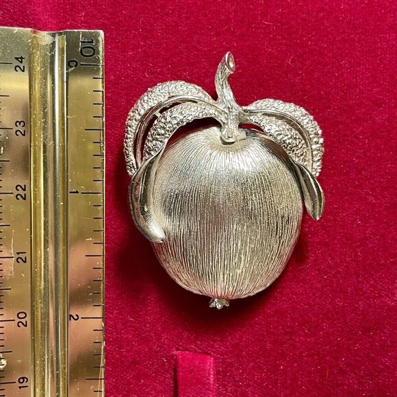 Vintage 1960s Sarah Coventry Adam's Delight Apple Brooch Pin Pendant Signed - Picture 7 of 8